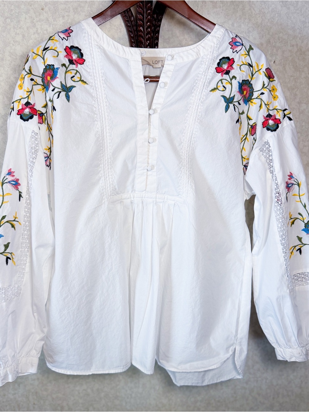 LOFT White Embroidered Floral Boho Blouse Lace Detail Peasant 100% Cotton M EUC - Picture 2 of 8